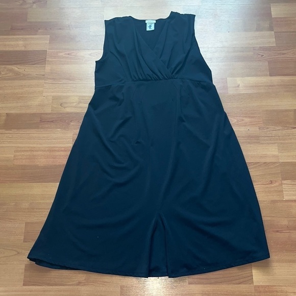 Old Navy women’s black maternity dress Size medium - Picture 2 of 6